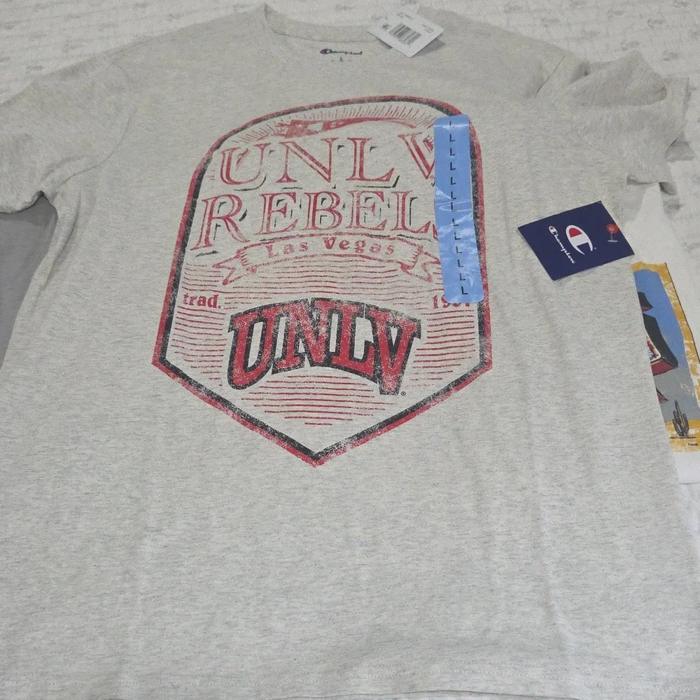 3 Awesome Las Vegas Nevada Tees In Great Condition! 2 NWT, 2 L, 1 Medium🎰🎲 - Picture 2 of 10